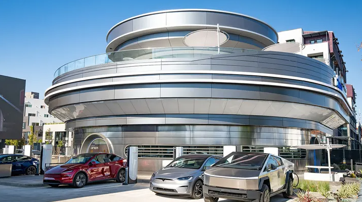 Every Reason to Visit the Tesla Diner in Hollywood